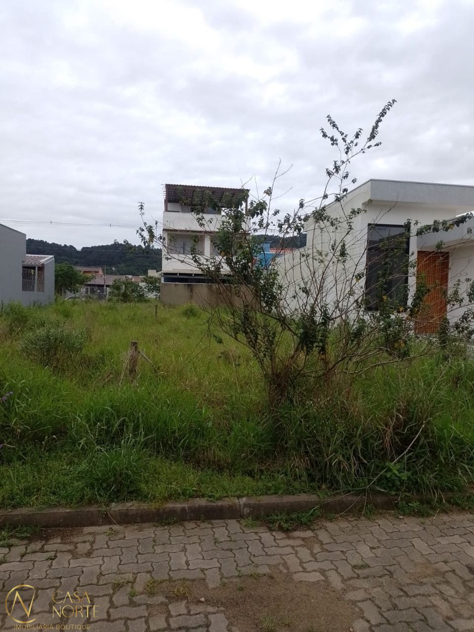 Terreno à venda  com 132m², Rua Werno Finkler no bairro Aberta dos Morros em Porto Alegre
