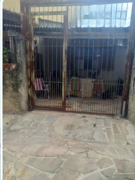 Casa à venda com 2 quartos, 63m², 1 vaga, Rua Mário Vieira Marques no bairro Hípica em Porto Alegre