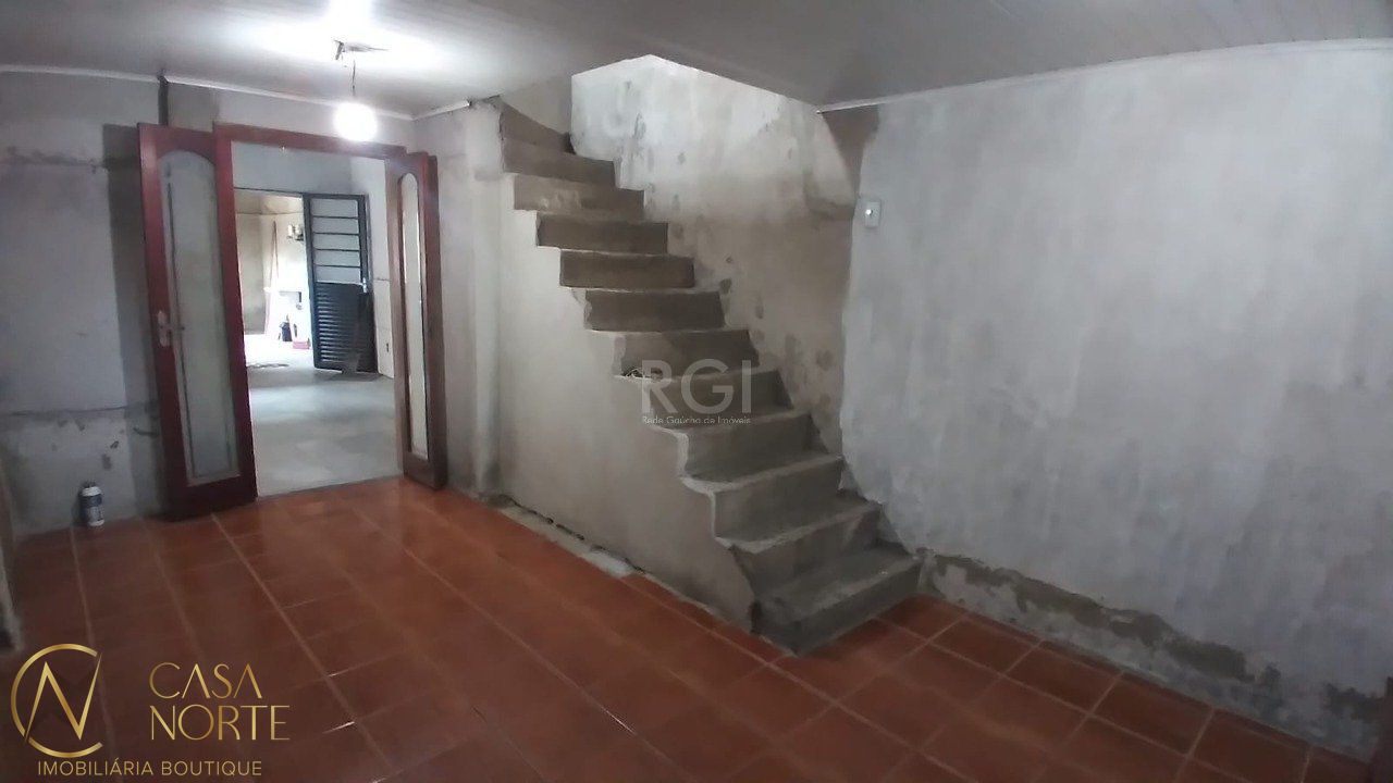 Sobrado à venda com 4 quartos, 150m², 1 vaga, Rua Doutor Antônio Mazzaferro Neto no bairro Hípica em Porto Alegre