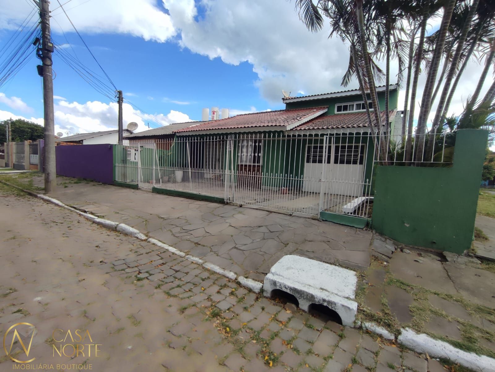 Casa à venda com 3 quartos, 165m², 1 suíte, 2 vagas, Acesso Rio Volga no bairro Restinga em Porto Alegre