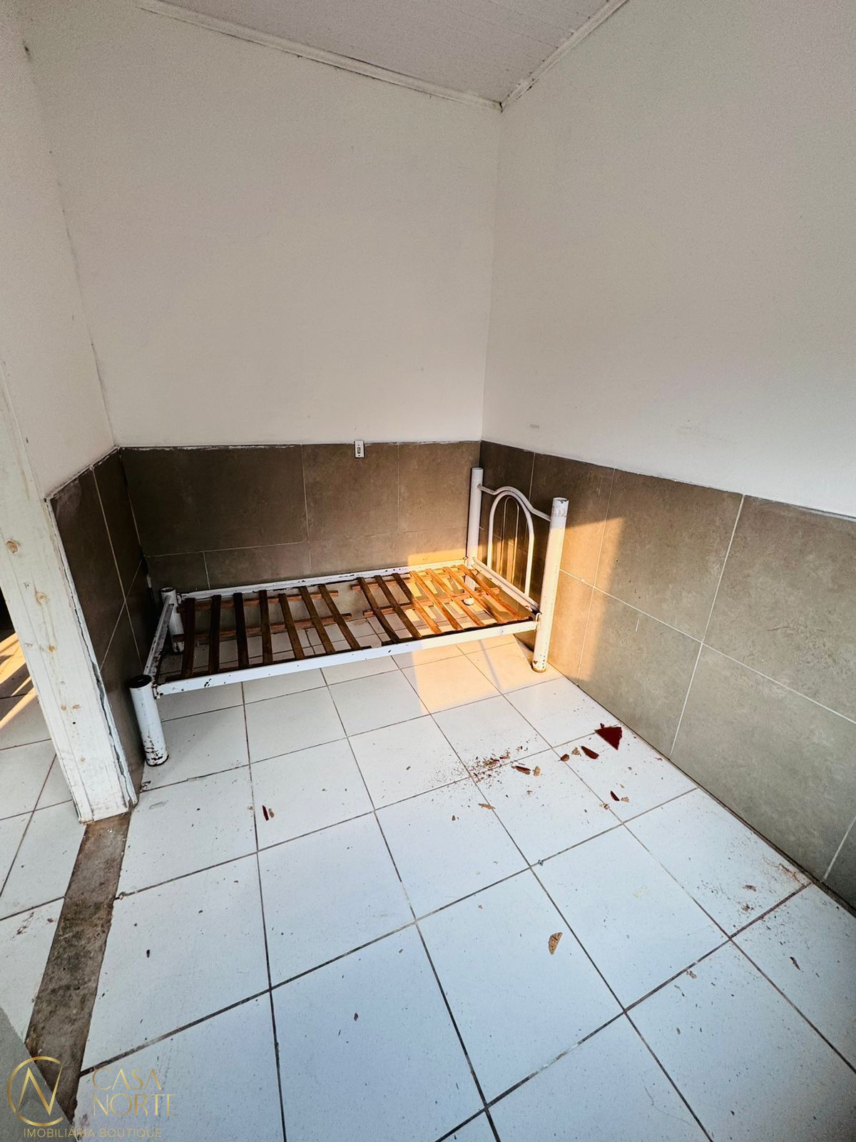 Casa à venda com 24 quartos, 350m², 8 suítes, 10 vagas, Avenida Vicente Monteggia no bairro Cavalhada em Porto Alegre
