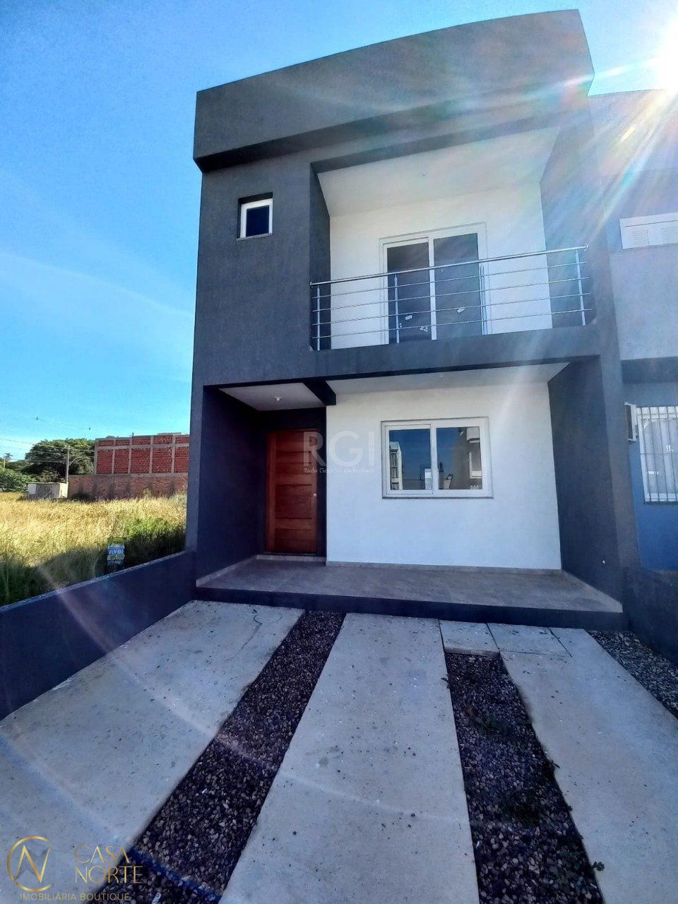 Sobrado à venda com 3 quartos, 102m², 1 suíte, 2 vagas, Rua Marco Túlio Kalil Ferreyro no bairro Aberta dos Morros em Porto Alegre