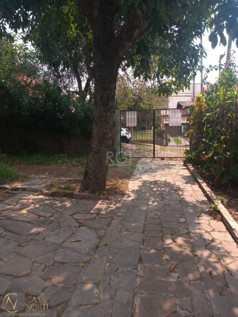 Casa à venda com 4 quartos, 150m², 2 vagas, Rua Marquês do Maricá no bairro Vila Nova em Porto Alegre