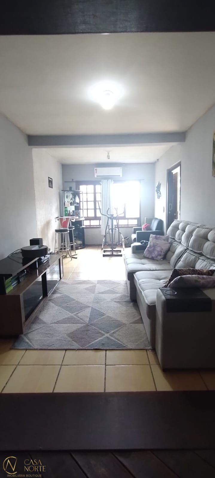 Casa à venda com 4 quartos, 120m², 1 suíte, 2 vagas, Rua Jóia no bairro Vila Nova em Porto Alegre