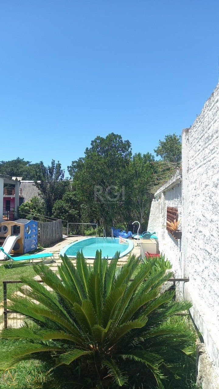 Casa à venda com 3 quartos, 220m², 4 vagas, Rua Oito Mil Oitocentos e Quarenta e Seis no bairro Lageado em Porto Alegre