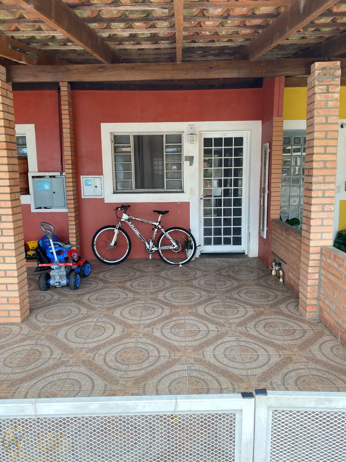 Sobrado à venda com 2 quartos, 78m², 1 vaga, Avenida Edgar Pires de Castro no bairro Hípica em Porto Alegre