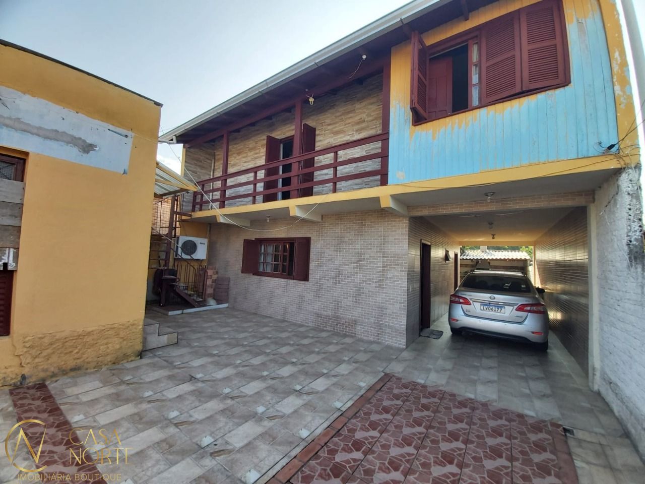 Casa à venda com 3 quartos, 100m², 1 suíte, 3 vagas, Rua Império no bairro Vila Nova em Porto Alegre