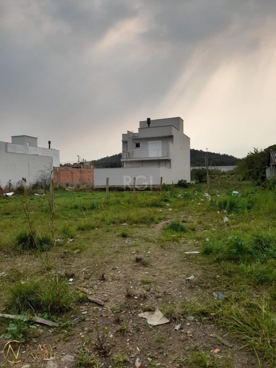 Terreno à venda  com 300m², Rua Jorge Babot Miranda no bairro Aberta dos Morros em Porto Alegre