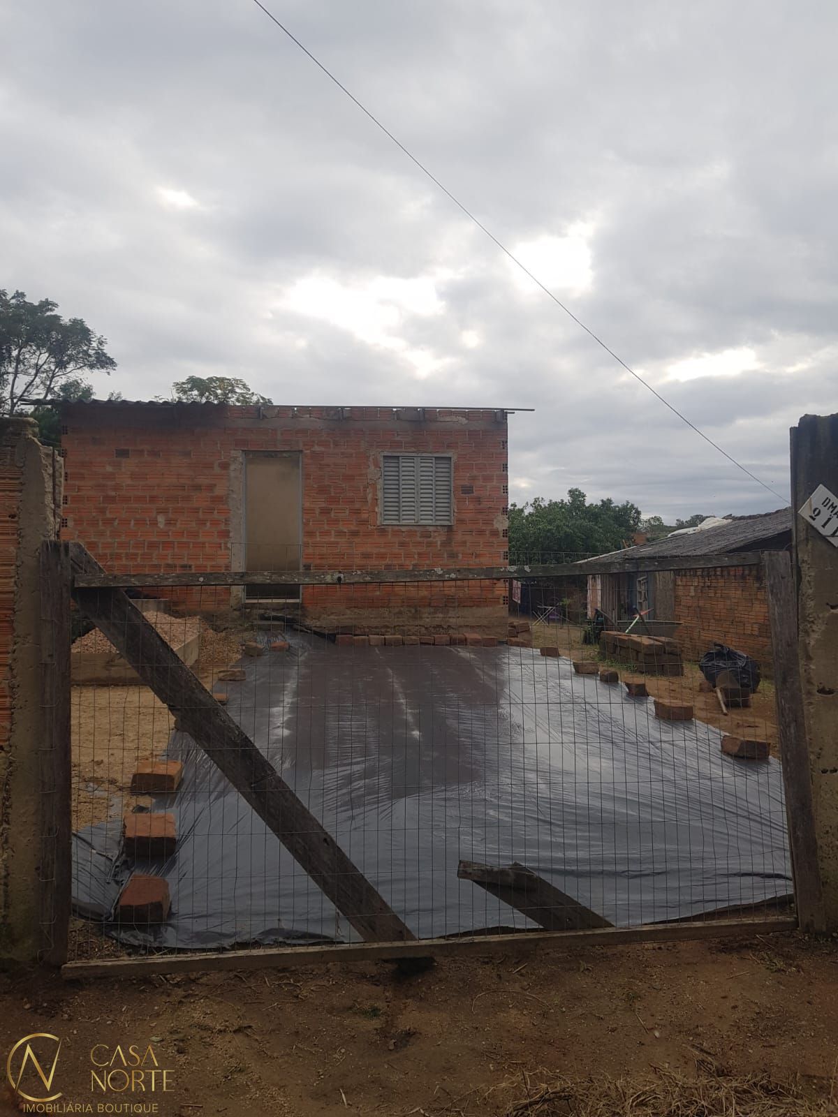 Terreno à venda  com 400m², Avenida João Antônio Silveira no bairro Restinga em Porto Alegre