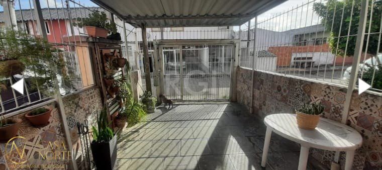 Sobrado à venda com 2 quartos, 125m², 1 vaga, Avenida João Antônio Silveira no bairro Restinga em Porto Alegre