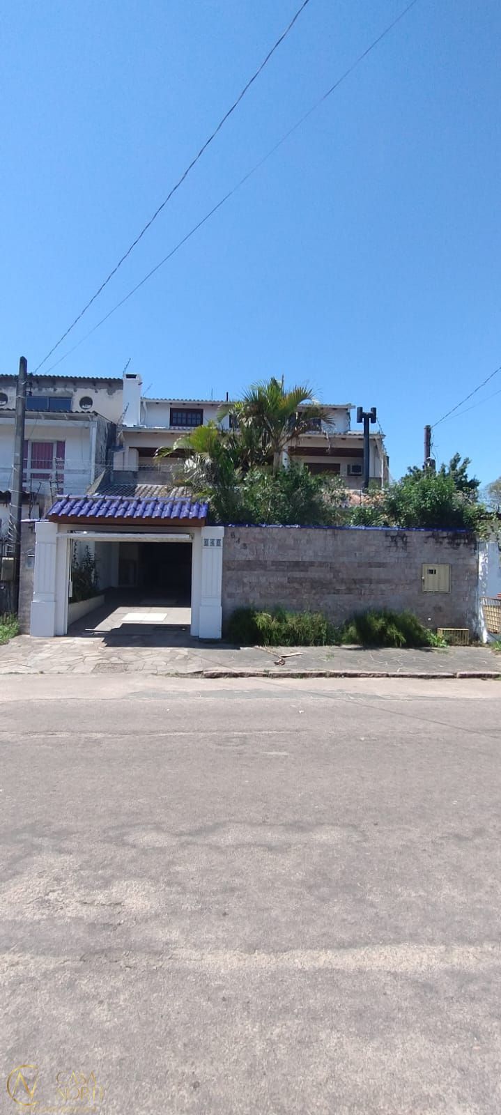 Casa à venda com 4 quartos, 250m², 1 suíte, 3 vagas, Rua Charlie Chaplin no bairro Restinga em Porto Alegre