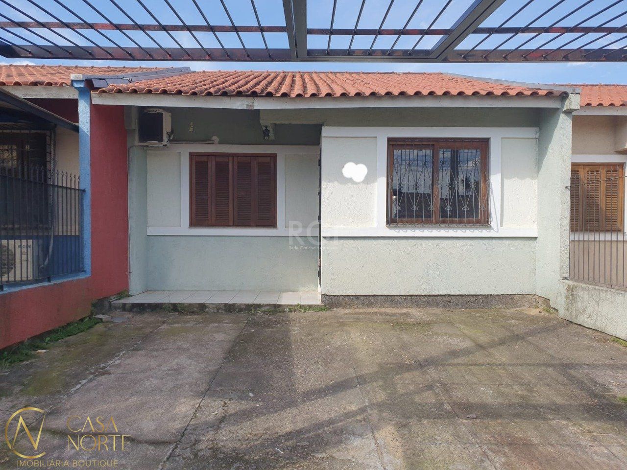 Casa à venda com 2 quartos, 51m², 2 vagas, Rua Júlio Ribeiro de Castilhos no bairro Hípica em Porto Alegre