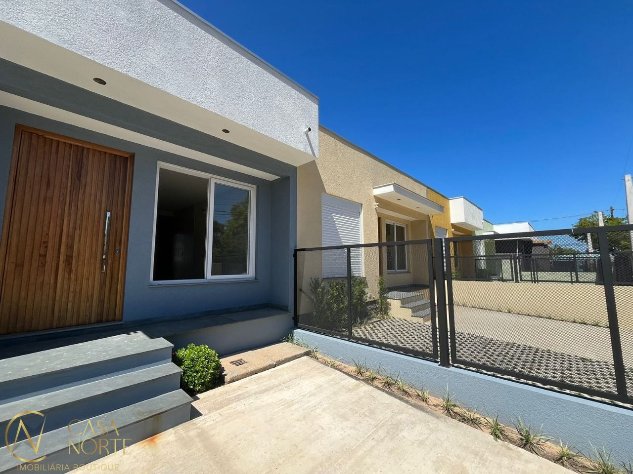 Casa à venda com 3 quartos, 69m², 1 suíte, 2 vagas, Rua Criciúma no bairro Guarujá em Porto Alegre
