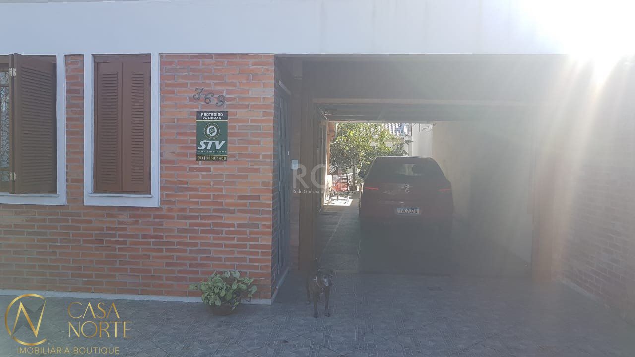 Casa à venda com 4 quartos, 205m², 1 suíte, 2 vagas, Rua Gregório da Fonseca no bairro Nonoai em Porto Alegre
