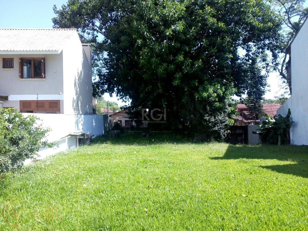 Casa à venda com 1 quarto, 51m², 2 vagas, Avenida Guarujá no bairro Guarujá em Porto Alegre