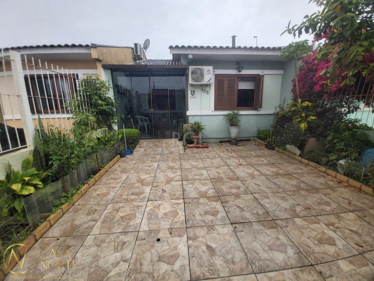Casa à venda com 2 quartos, 58m², 2 vagas, Rua Doutor Raphael Loro no bairro Hípica em Porto Alegre