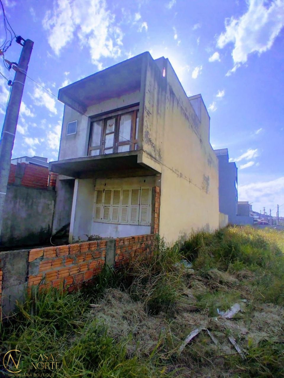 Sobrado à venda com 3 quartos, 124m², 1 suíte, 2 vagas, Avenida Alcibiades Martins da Rocha no bairro Aberta dos Morros em Porto Alegre