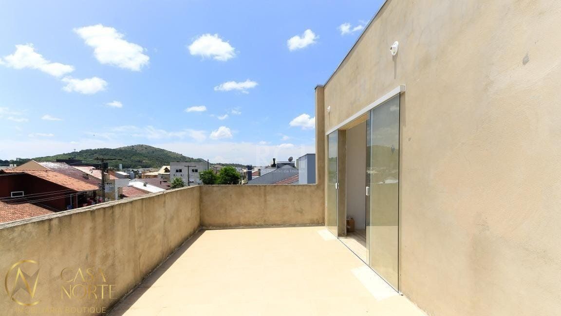 Casa à venda com 3 quartos, 210m², 1 suíte, 2 vagas, Rua Corticeira no bairro Hípica em Porto Alegre