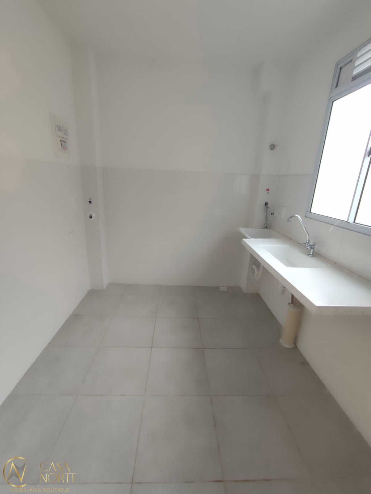 Apartamento à venda com 2 quartos, 40m², 1 vaga, Rua Sete Mil e Oito no bairro Restinga em Porto Alegre