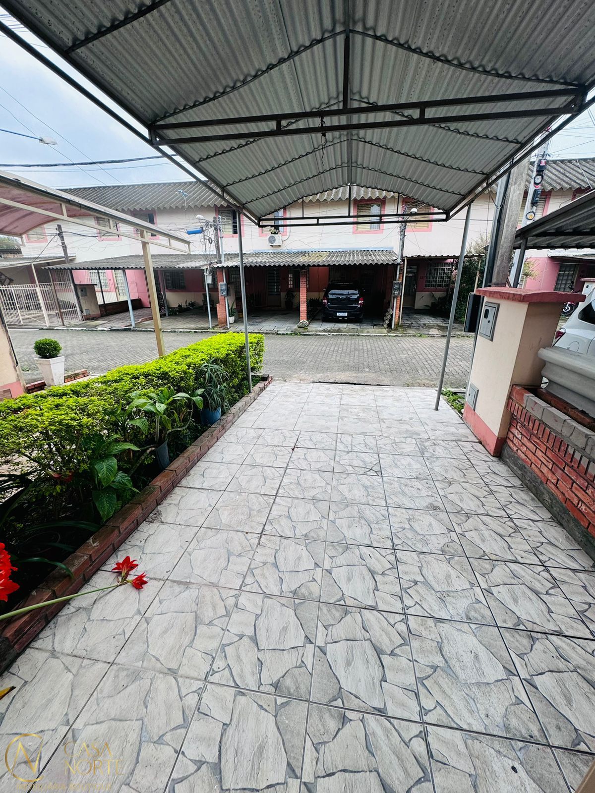 Sobrado à venda com 2 quartos, 63m², 1 vaga, Avenida João Antônio Silveira no bairro Restinga em Porto Alegre