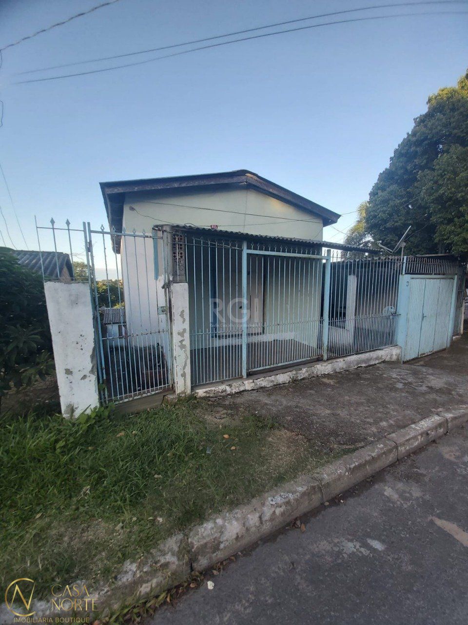 Terreno Comercial à venda  com 300m², Beco do David no bairro Lomba do Pinheiro em Porto Alegre