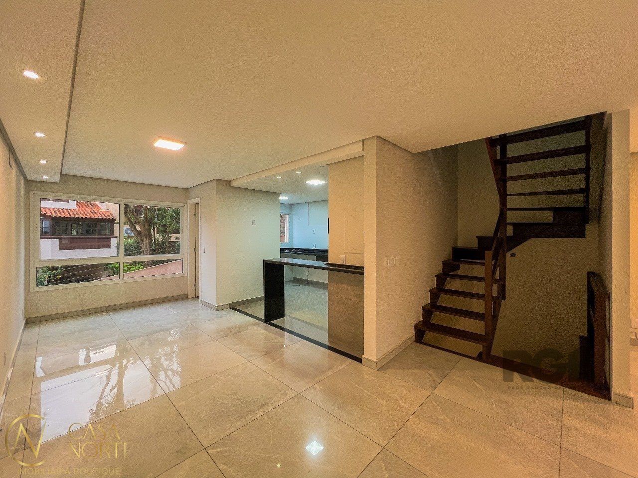 Casa de Condomínio à venda com 5 quartos, 230m², 2 suítes, 2 vagas, Avenida Coronel Marcos no bairro Pedra Redonda em Porto Alegre