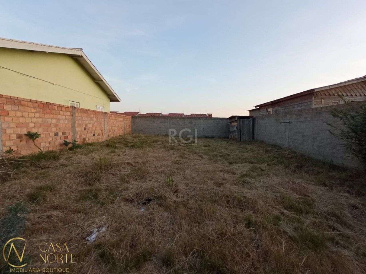 Terreno à venda  com 150m², Rua Adalberto Garcia no bairro Hípica em Porto Alegre