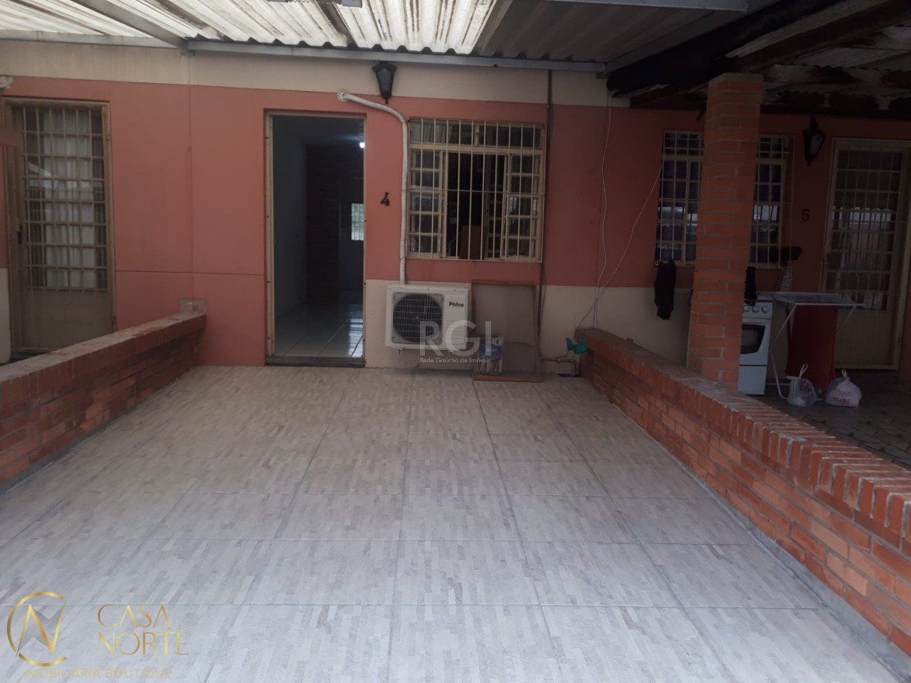 Sobrado à venda com 2 quartos, 60m², 1 vaga, Avenida João Antônio da Silveira no bairro Restinga em Porto Alegre