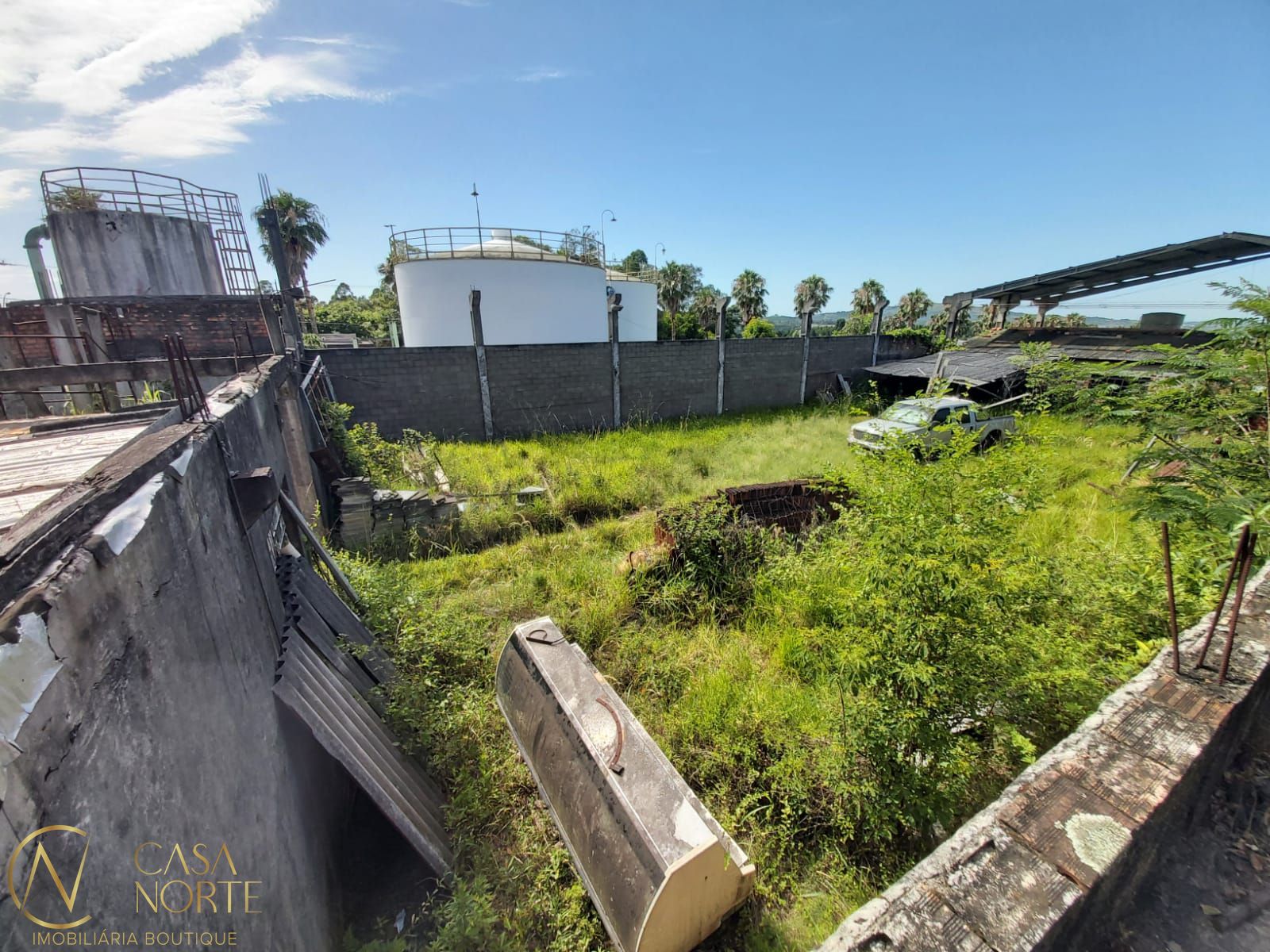 Terreno Comercial à venda  com 2616m², Estrada João de Oliveira Remião no bairro Lomba do Pinheiro em Porto Alegre