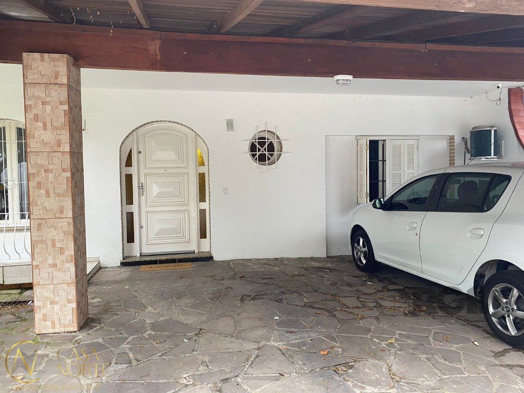 Casa à venda com 3 quartos, 150m², 2 suítes, 3 vagas, Rua Doutor Egydio Michaelsen no bairro Cavalhada em Porto Alegre