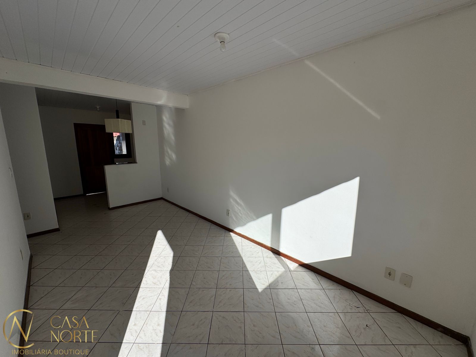 Casa à venda com 2 quartos, 54m², 2 vagas, Rua Irmão Firmino Biazus no bairro Hípica em Porto Alegre