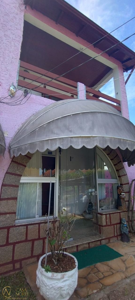 Casa à venda com 5 quartos, 206m², 1 suíte, 4 vagas, Rua Januário Scalzilli no bairro Santa Tereza em Porto Alegre