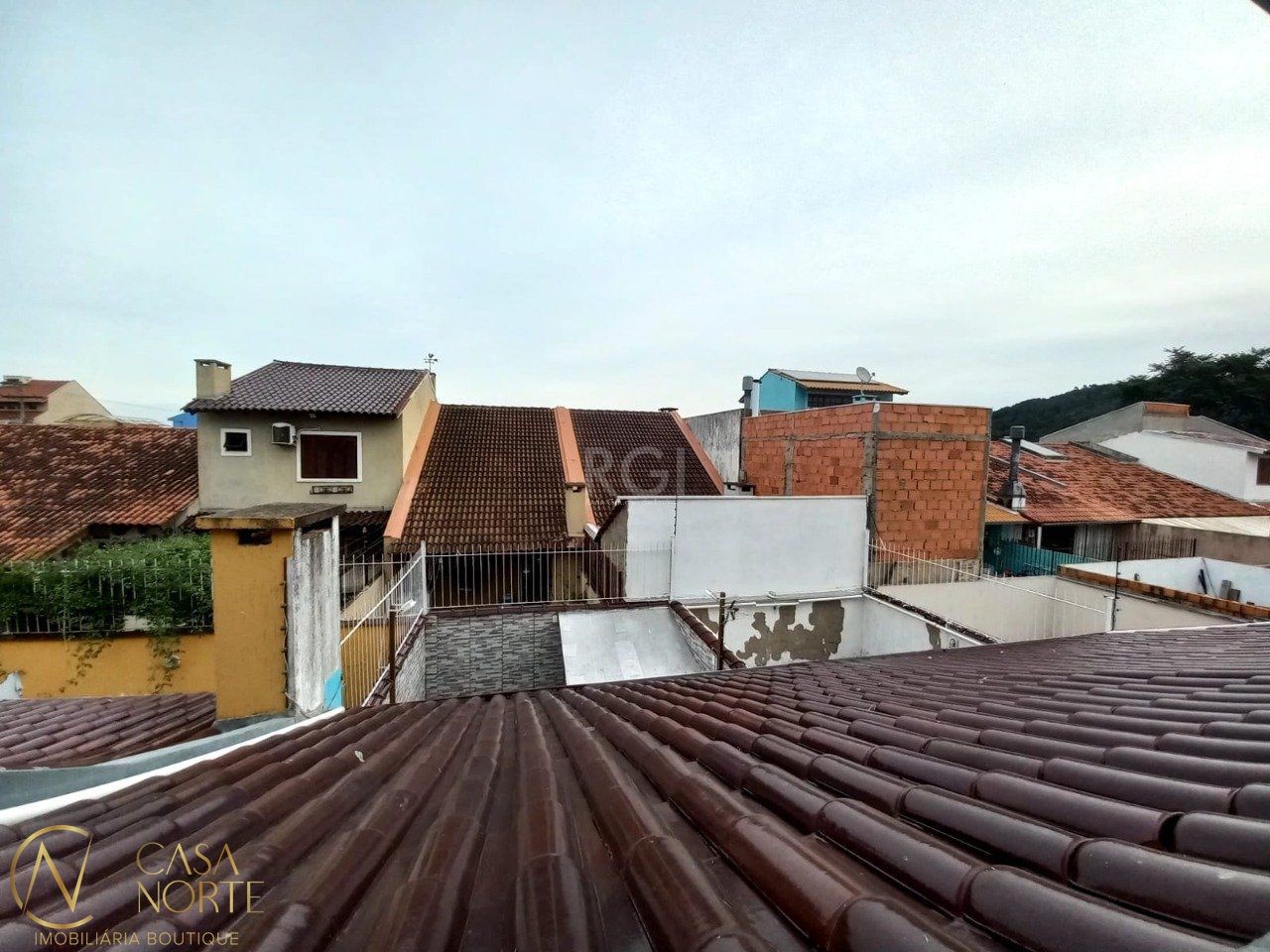 Casa à venda com 2 quartos, 85m², 1 vaga, Rua Isidoro Bettio no bairro Aberta dos Morros em Porto Alegre