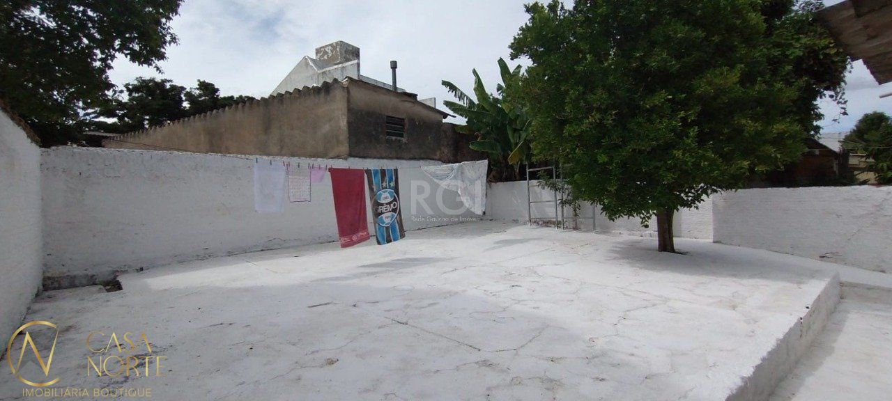 Casa à venda com 7 quartos, 200m², 1 suíte, 5 vagas, Rua Cirilo Leite Torres no bairro Espírito Santo em Porto Alegre