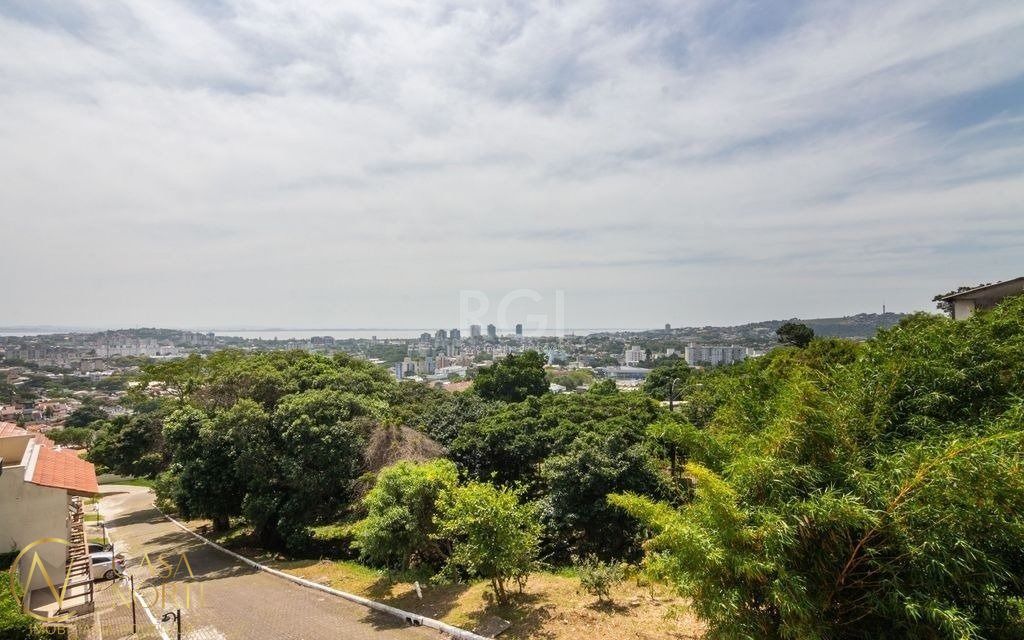 Terreno à venda  com 217m², Rua Alcebíades Antônio dos Santos no bairro Nonoai em Porto Alegre
