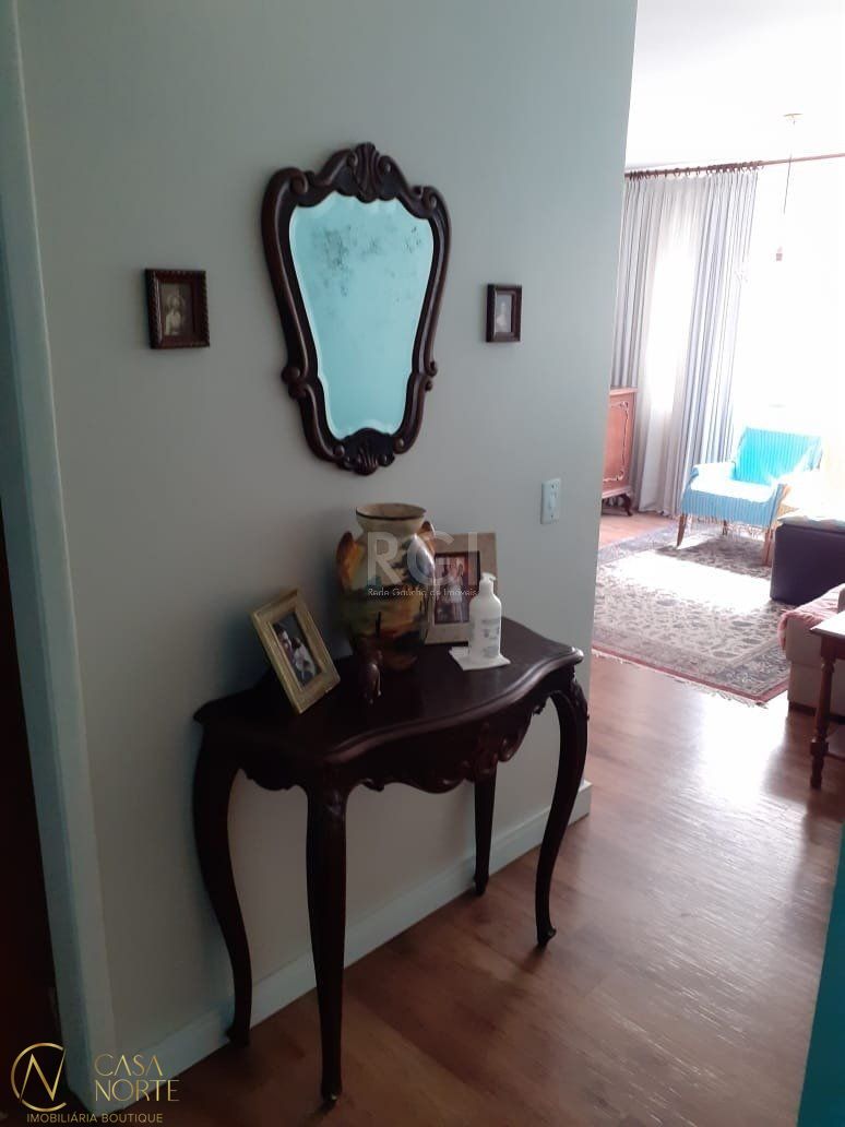 Apartamento à venda com 4 quartos, 114m², 1 suíte, 2 vagas, Rua Carlos Trein Filho no bairro Auxiliadora em Porto Alegre