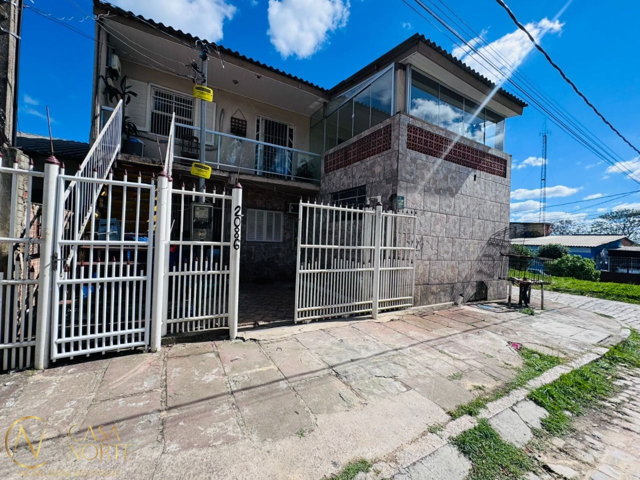 Casa à venda com 3 quartos, 260m², 1 suíte, 1 vaga, Acesso Rua Dois no bairro Restinga em Porto Alegre