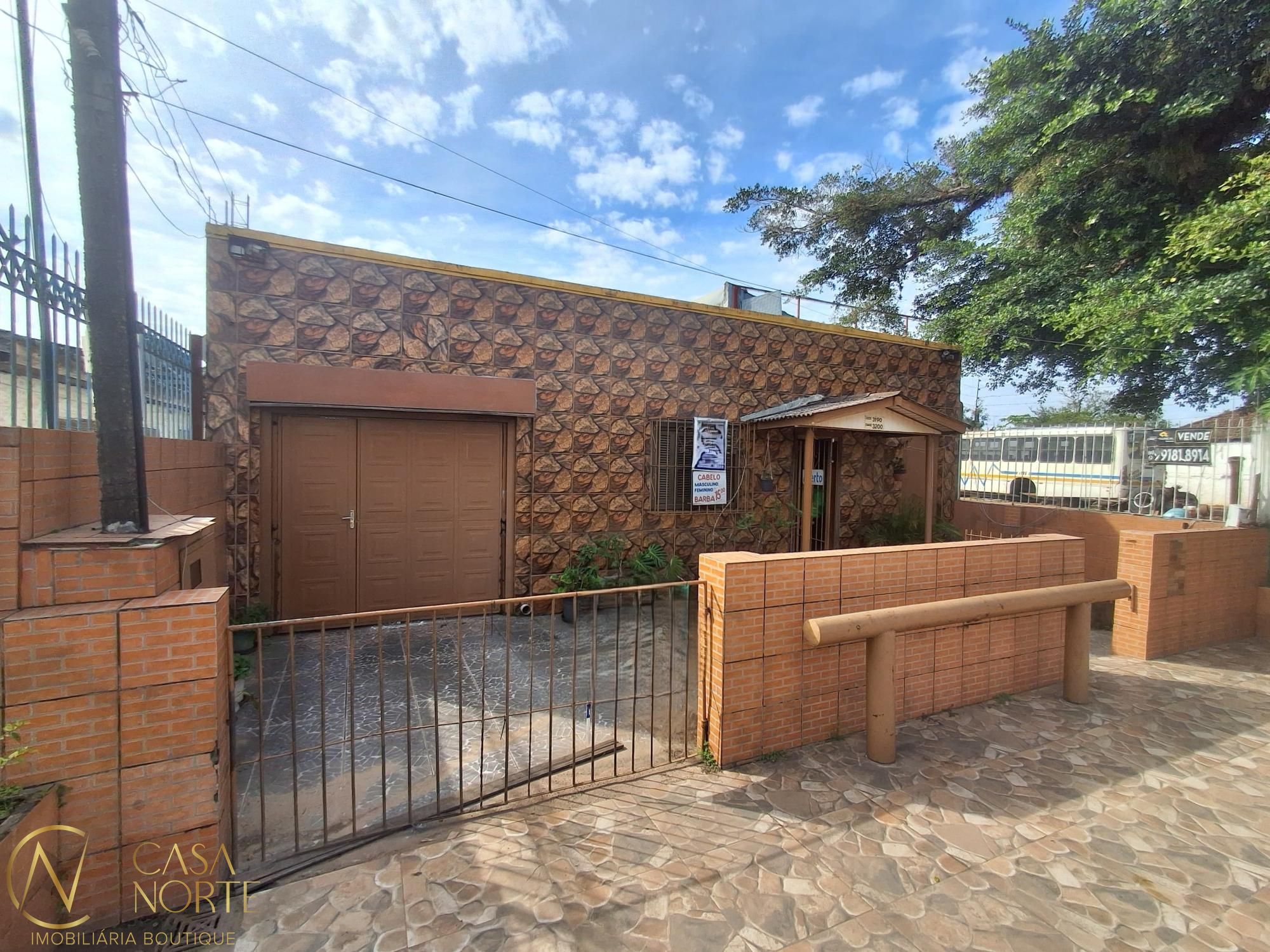 Casa à venda com 3 quartos, 150m², 2 vagas, Avenida Edgar Pires de Castro no bairro Restinga em Porto Alegre