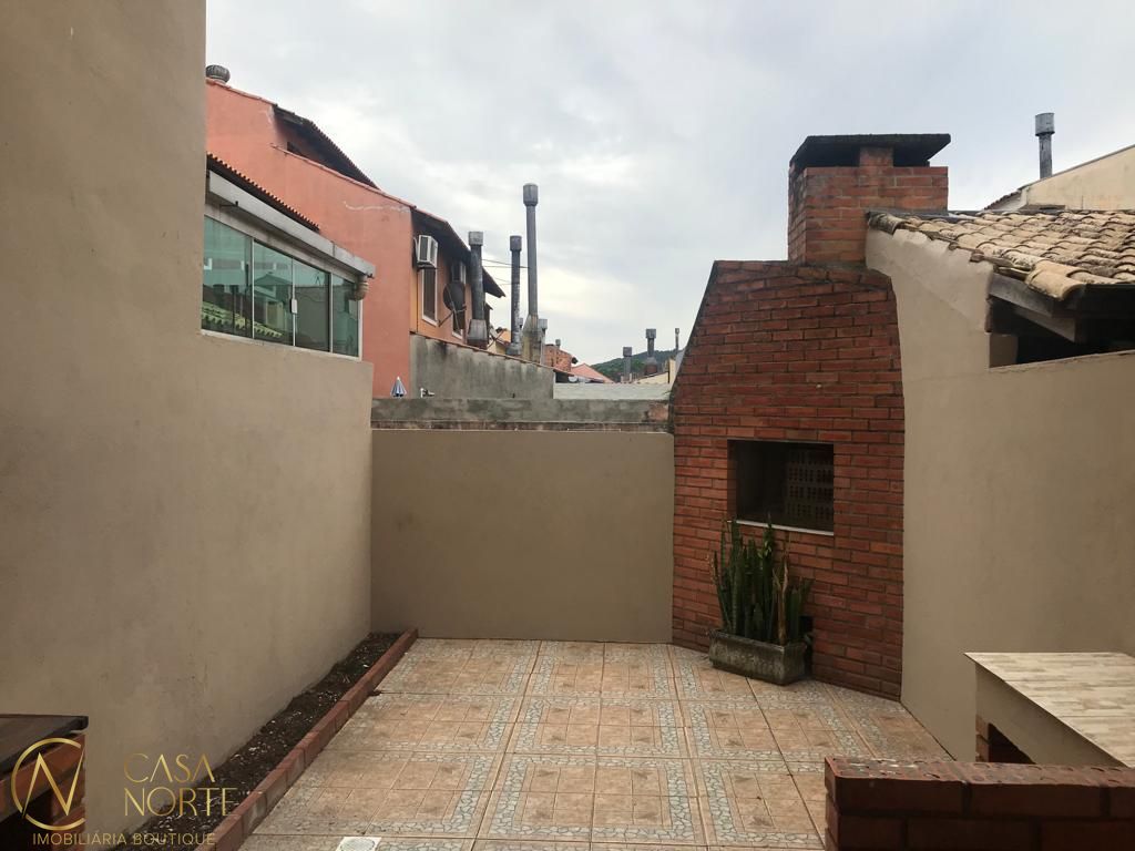 Casa à venda com 2 quartos, 110m², 1 suíte, 1 vaga, Rua Baldoino Bottini no bairro Hípica em Porto Alegre