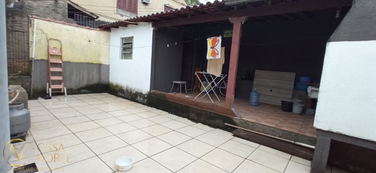 Casa à venda com 5 quartos, 175m², 1 suíte, 5 vagas, Rua Doutor Mário Totta no bairro Tristeza em Porto Alegre