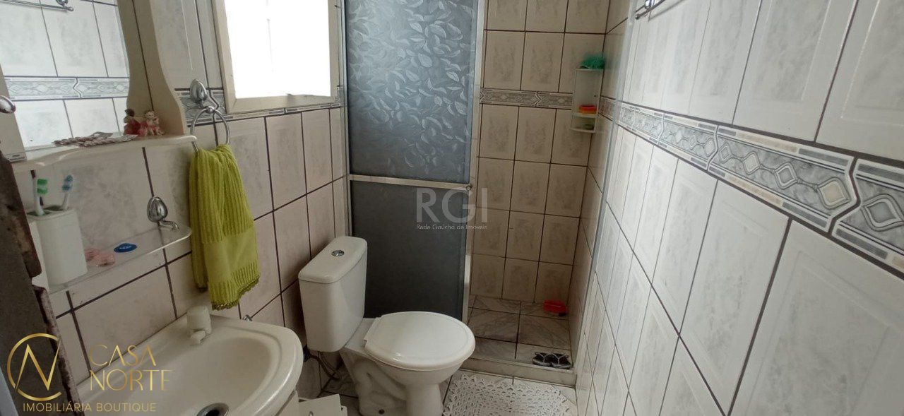 Casa à venda com 2 quartos com 119m², 1 suíte, 1 vaga, Estrada Chácara do Banco no bairro Restinga em Porto Alegre
