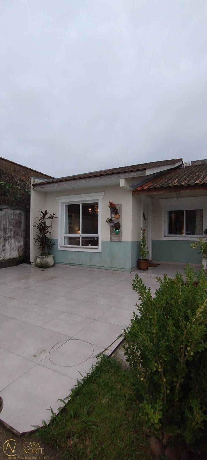 Casa à venda com 3 quartos, 58m², 1 suíte, 2 vagas, Estrada Costa Gama no bairro Restinga em Porto Alegre
