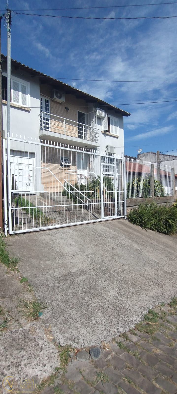 Casa à venda com 4 quartos, 120m², 1 suíte, 2 vagas, Rua Jóia no bairro Vila Nova em Porto Alegre