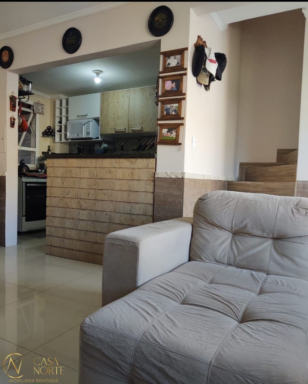 Sobrado à venda com 2 quartos, 118m², 2 vagas, Avenida Edgar Pires de Castro no bairro Hípica em Porto Alegre