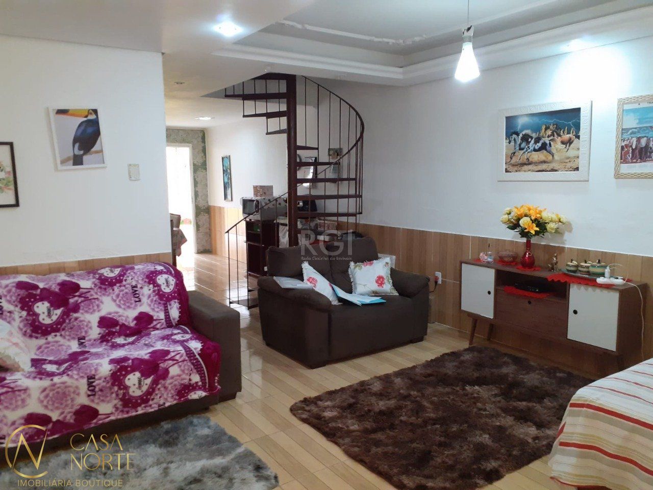 Sobrado à venda com 2 quartos, 100m², 1 suíte, 2 vagas, Rua Carlos Wilson Schröder no bairro Hípica em Porto Alegre