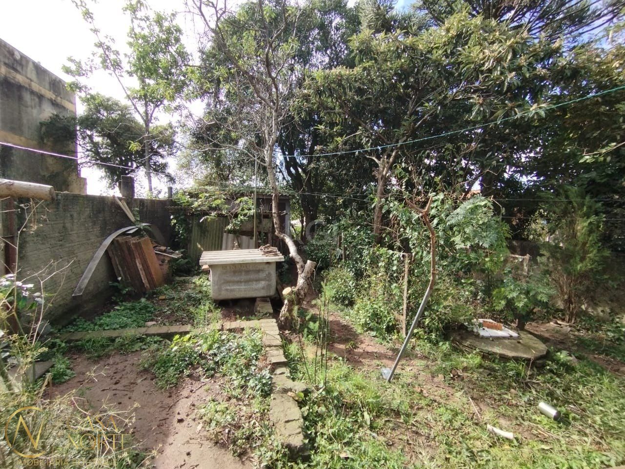 Terreno à venda  com 350m², Avenida Deputado Adão Pretto no bairro Lomba do Pinheiro em Porto Alegre