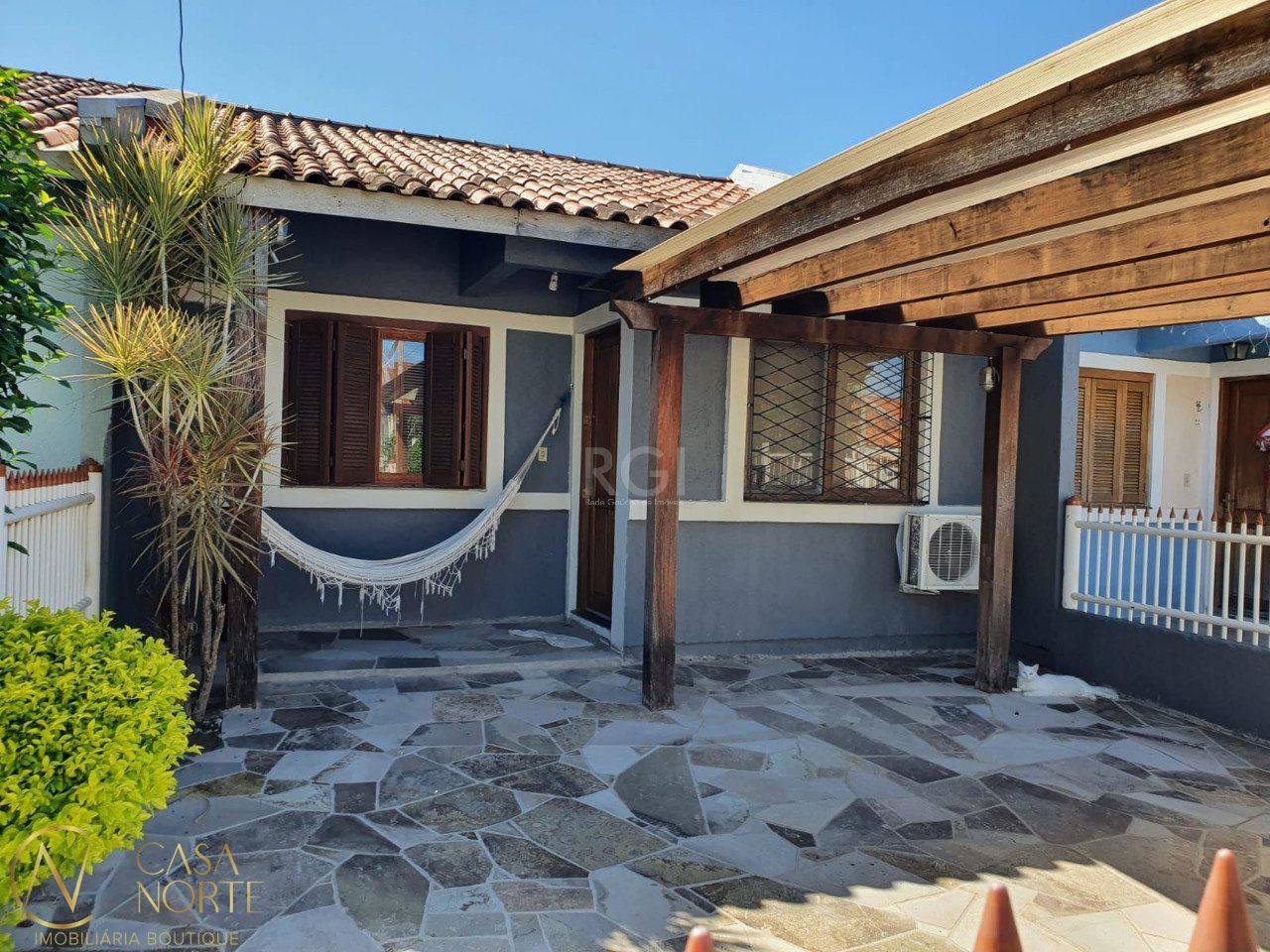 Casa à venda com 2 quartos, 54m², 2 vagas, Rua Paulo José Rodrigues no bairro Hípica em Porto Alegre