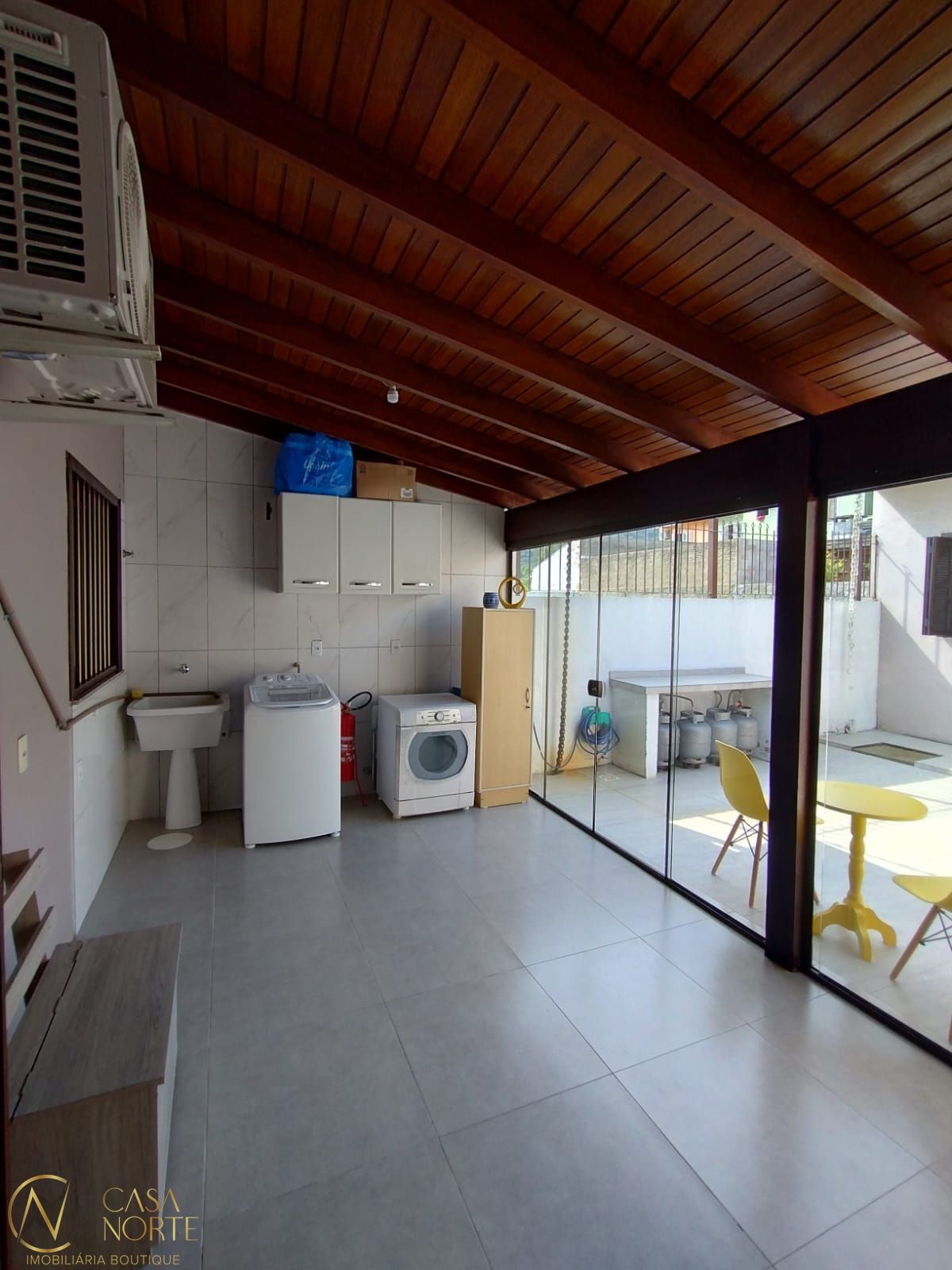 Casa à venda com 4 quartos, 90m², 2 vagas, Rua Pedro da Silva Nava no bairro Aberta dos Morros em Porto Alegre