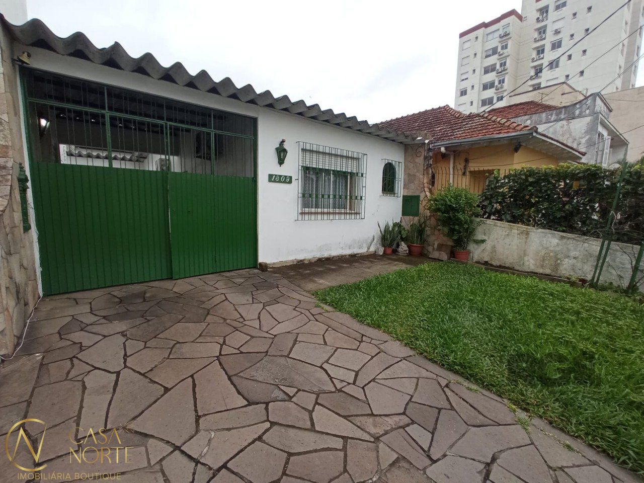 Casa à venda com 3 quartos, 272m², 2 suítes, 9 vagas, Rua Barão do Amazonas no bairro Jardim  Botânico em Porto Alegre