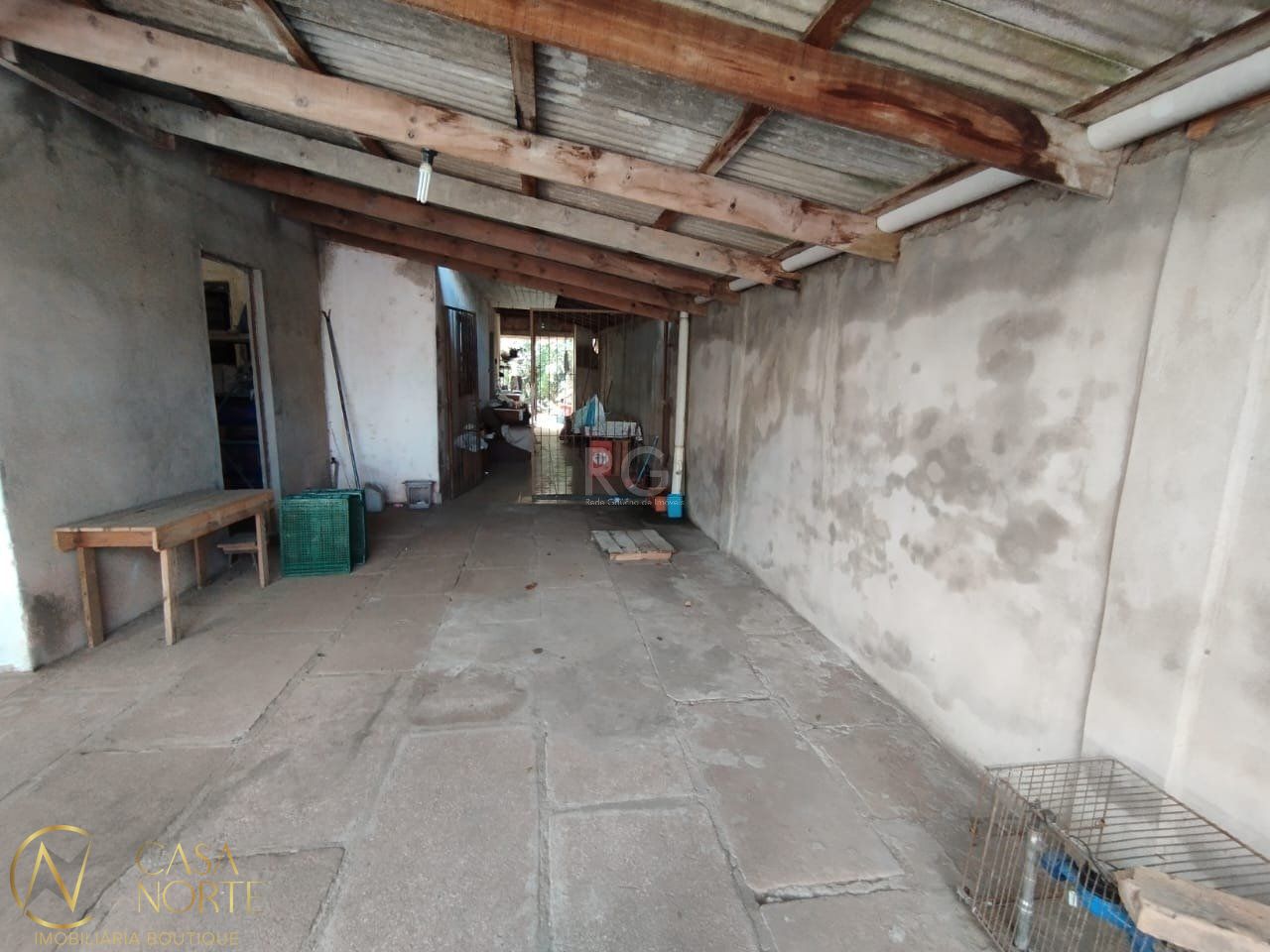 Terreno à venda  com 350m², Avenida Deputado Adão Pretto no bairro Lomba do Pinheiro em Porto Alegre